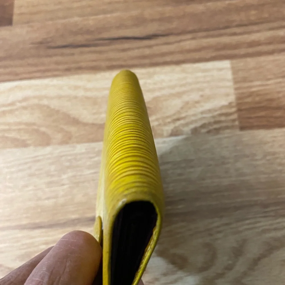 Louis Vuitton Yellow Epi Leather Bifold Wallet -MI0979